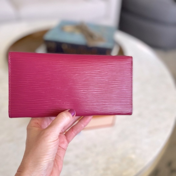 Louis Vuitton Wallet - Picture 2 of 10